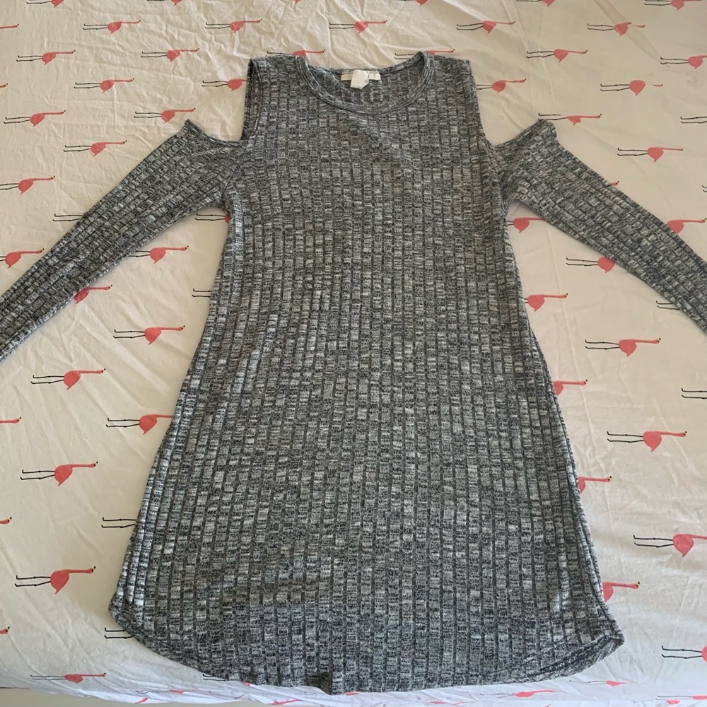Women’s cold shoulder top!